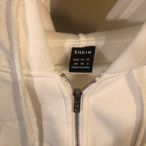 White Shein cropped sweatshirt - Picture 2 of 3